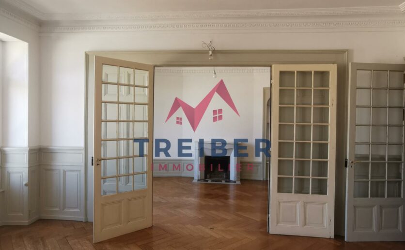 Appartement Belfort type Haussmannien, plein centre ville au calme agrémenté de trois balcons exposés Sud Oues