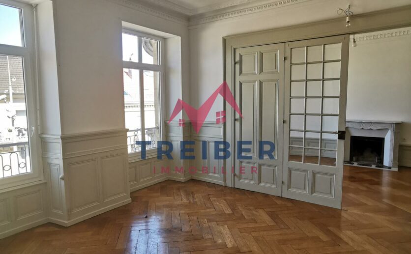 Appartement Belfort type Haussmannien, plein centre ville au calme agrémenté de trois balcons exposés Sud Oues