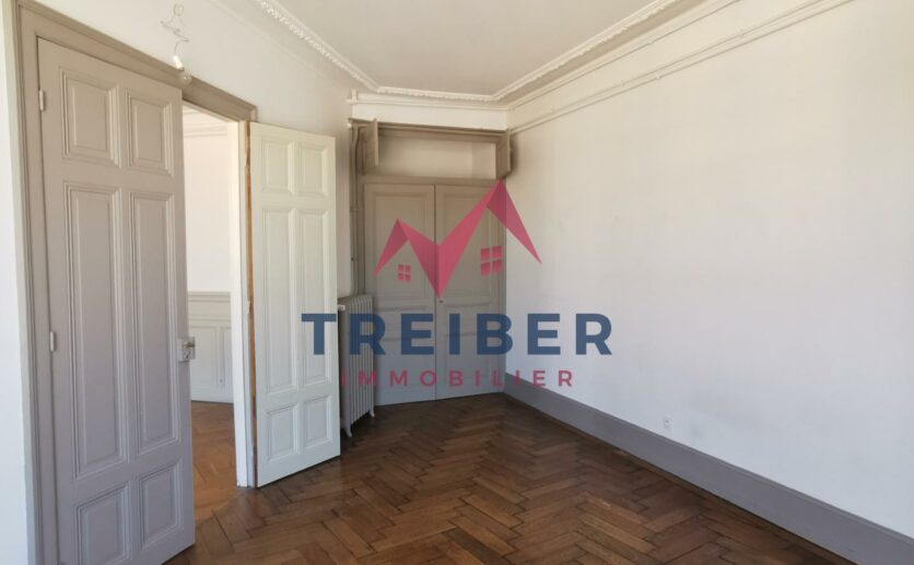 Appartement Belfort type Haussmannien, plein centre ville au calme agrémenté de trois balcons exposés Sud Oues