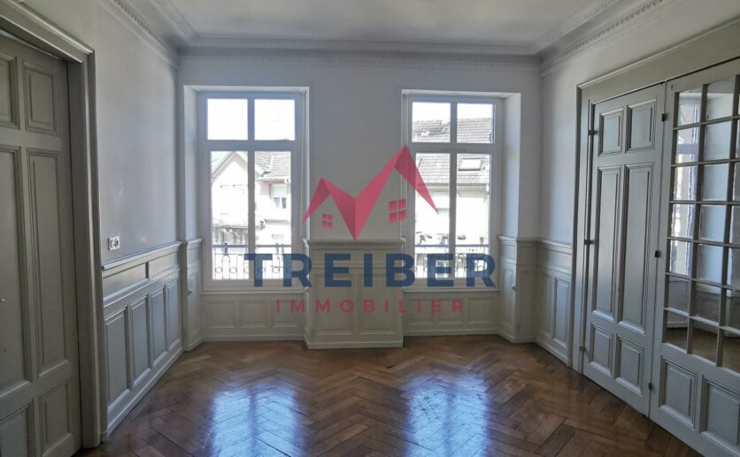 Appartement Belfort type Haussmannien, plein centre ville au calme agrémenté de trois balcons exposés Sud Oues