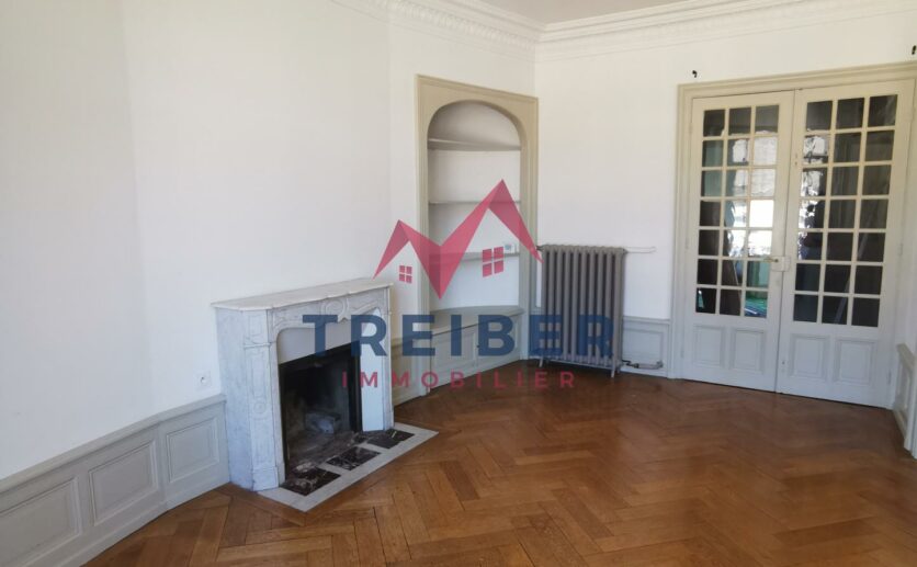 Appartement Belfort type Haussmannien, plein centre ville au calme agrémenté de trois balcons exposés Sud Oues