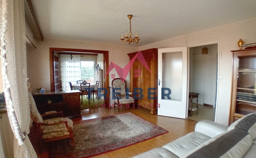 Appartement 3 chambres  , 2 balcons et 1 garage dans un parc arboré à Belfort
