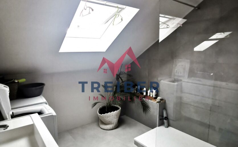 Appartement Belfort type T5 de 10266 m2 au sol et 7843 m2 loi carrez Cave garage privatif Proche secteur b