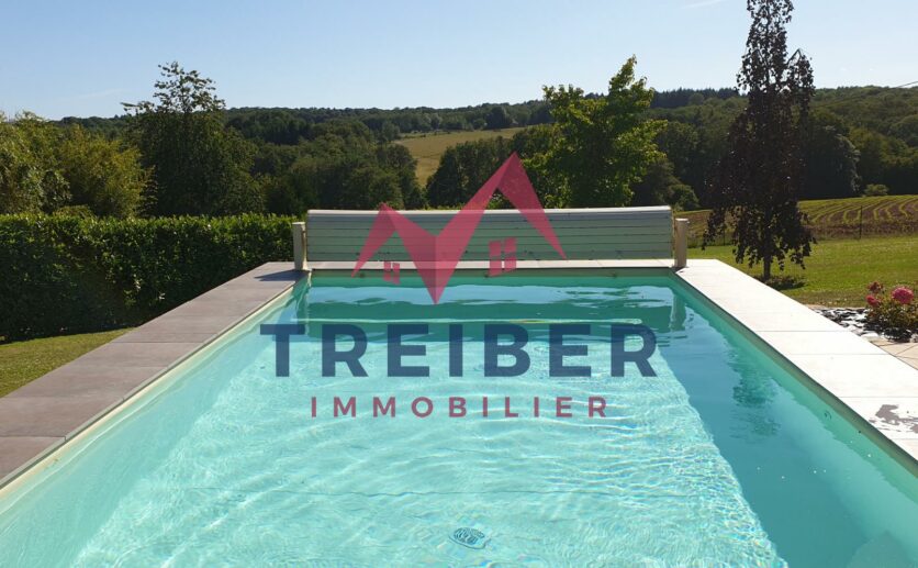 Maison d'Architecte 4 chambres 1 bureau 1 double garage une piscine nichée la campagne