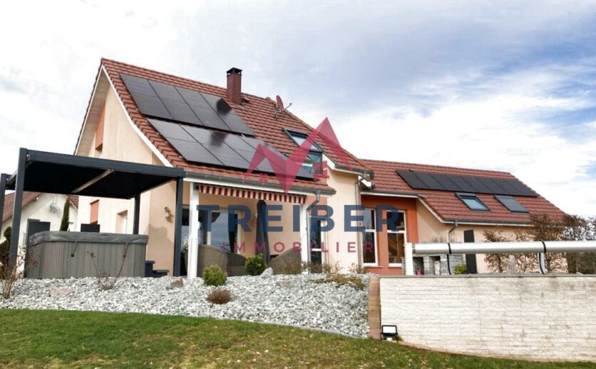 Maison d'Architecte 4 chambres 1 bureau 1 double garage une piscine nichée la campagne