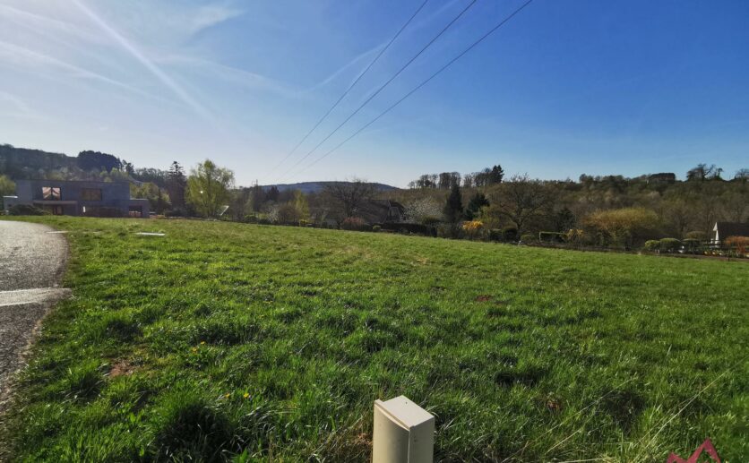Terrain constructible et viabilisé à vendre sur les hauteurs de Chalonvillars parcelle de 1200 m2