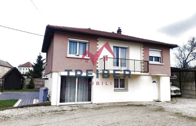 Maison de 13750 m2 à Ronchamp au calme avec garage et terrain privatif