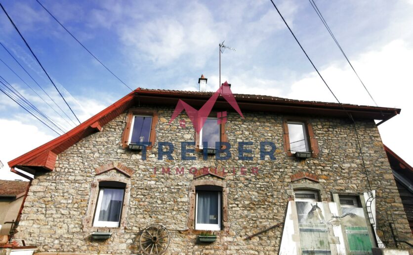 Maison Essert,  type ferme, façade en pierres apparentes de 201m2 avec terrasse,et  garage à vendre à Essert