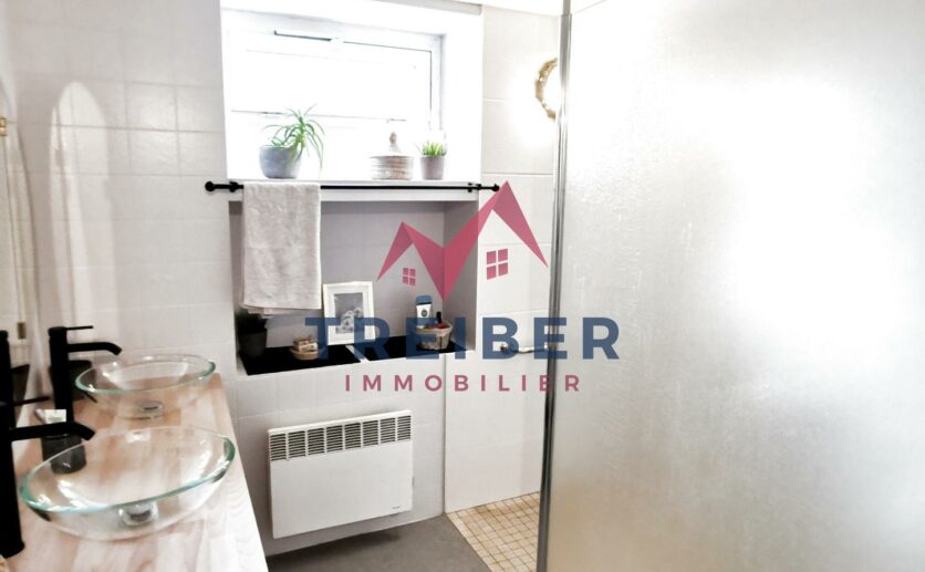 Maison Essert,  type ferme, façade en pierres apparentes de 201m2 avec terrasse,et  garage à vendre à Essert