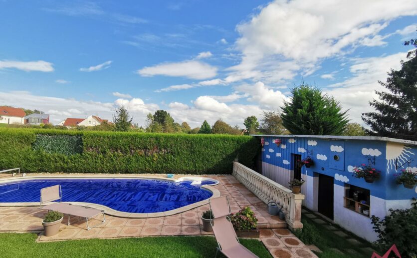 Maison Chèvremont sur 10 ares de terrain au calme avec terrasse,piscine, garage double : avec Treiber immobili