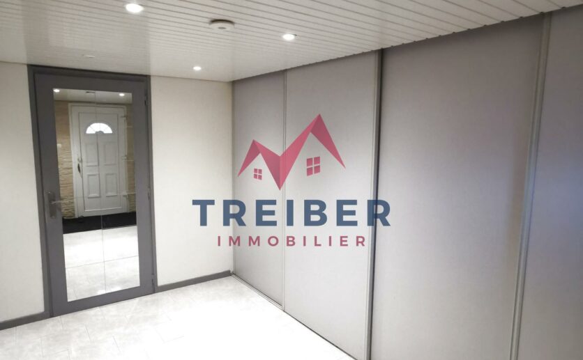 Maison de 13750 m2 à Ronchamp au calme avec garage et terrain privatif