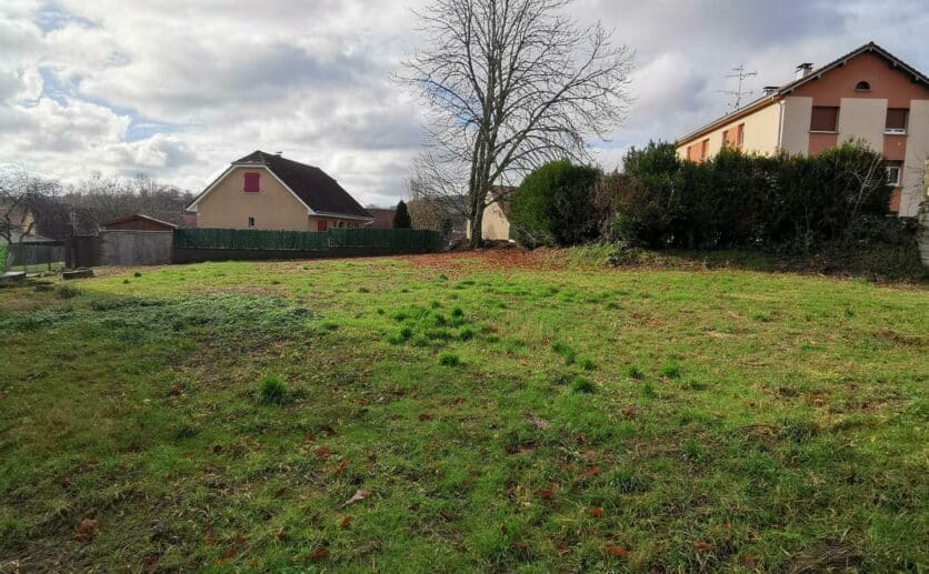 Terrain 15 minutes de Belfort, bien dimensionné de 620m2 en vente à Chagey