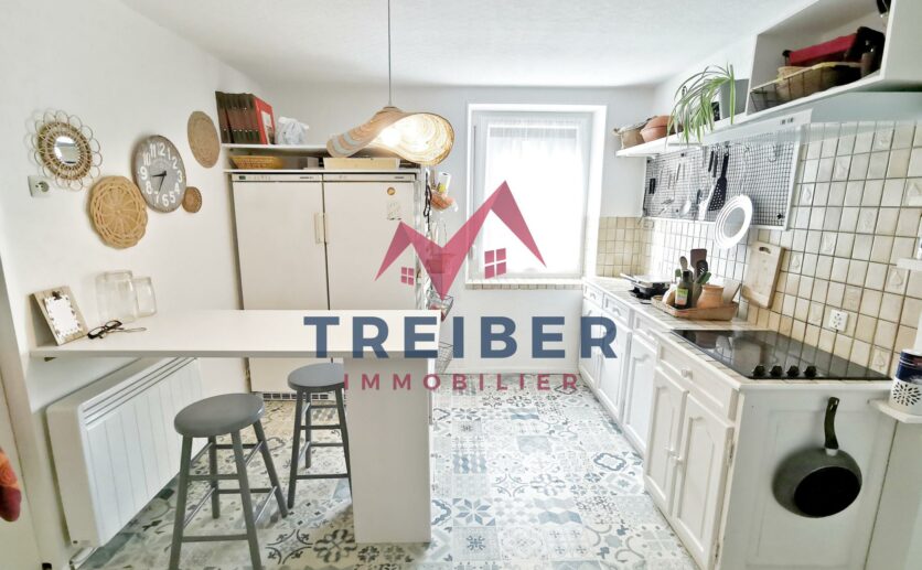 Maison Essert,  type ferme, façade en pierres apparentes de 201m2 avec terrasse,et  garage à vendre à Essert