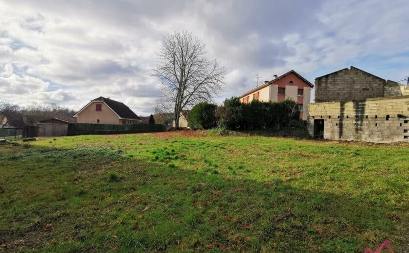 Terrain 15 minutes de Belfort, bien dimensionné de 620m2 en vente à Chagey