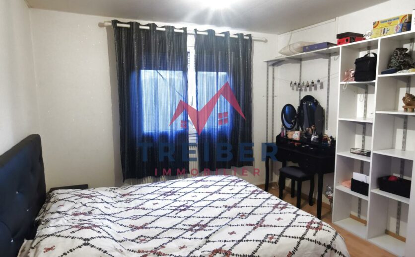 Maison de 13750 m2 à Ronchamp au calme avec garage et terrain privatif