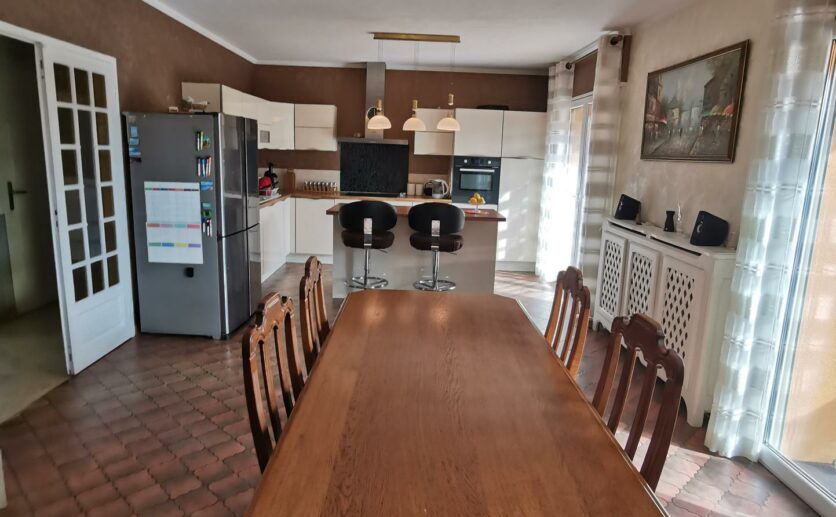 Maison Chèvremont sur 10 ares de terrain au calme avec terrasse,piscine, garage double : avec Treiber immobili