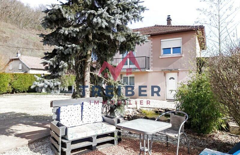 Maison de 13750 m2 à Ronchamp au calme avec garage et terrain privatif