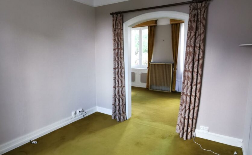 Maison  Belfort, villa de 755m2 en vente avec 3 chambres Terrasse, Jardin privatif Grand garage 2 voitures