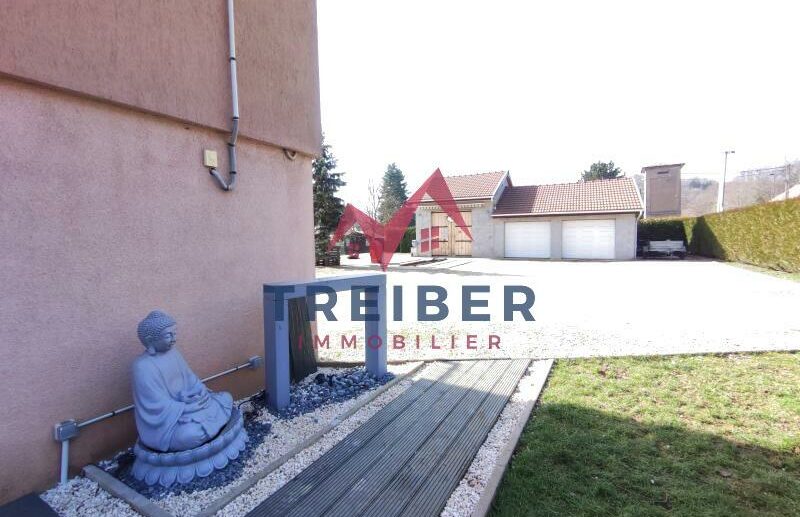 Maison de 13750 m2 à Ronchamp au calme avec garage et terrain privatif
