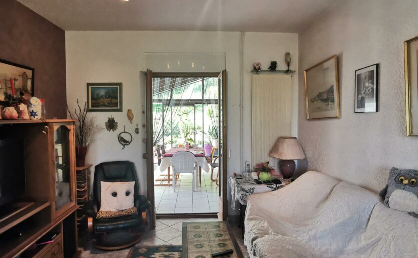 Maison Cravanche sur 895 m2 de terrain avec terrasse et grand garage au calme