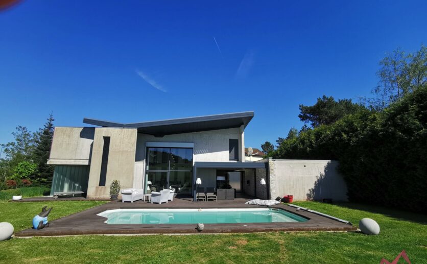 Maison Belfort proche, exceptionnellement rare et de grand standing dans un écrin de verdure au calme
