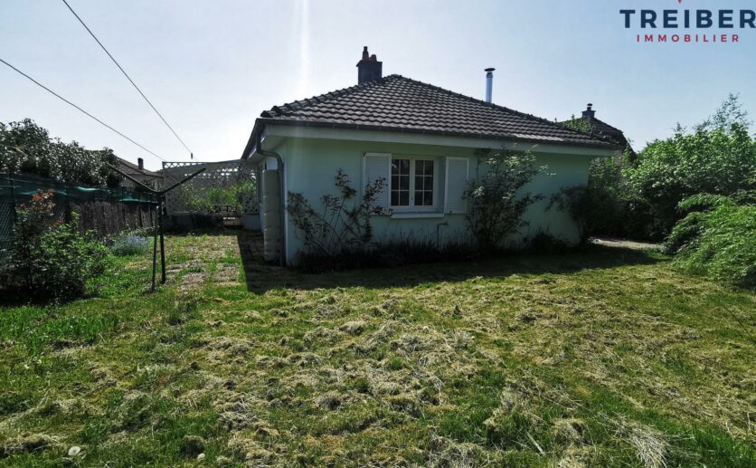 Maison Bourogne, proche axe autoroutier sur 14 ares de terrain située au calme avec sous sol et garage