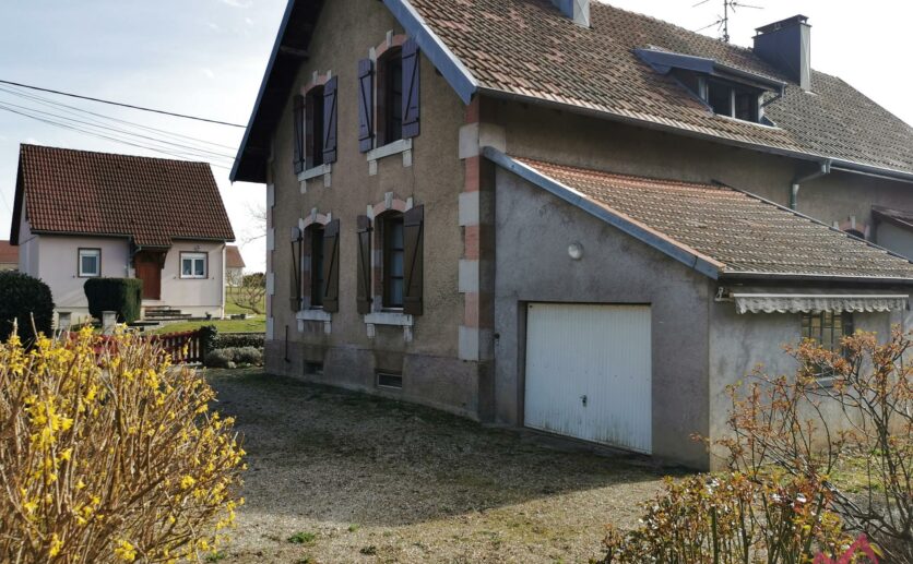 maison Grandvillars type T5 sur terrain privatif de 396 m2 sur sous sol avec garage