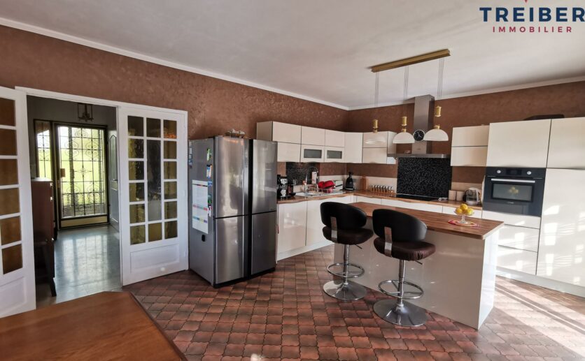Maison Chèvremont sur 10 ares de terrain au calme avec terrasse,piscine, garage double : avec Treiber immobili