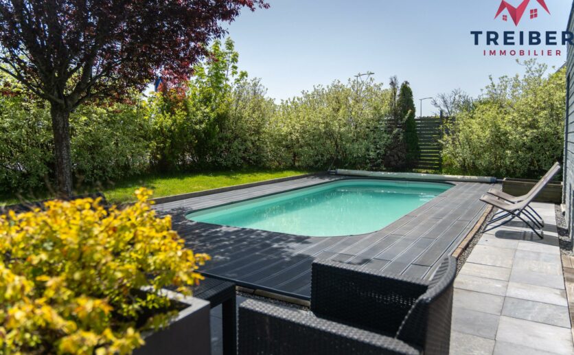 Maison 2009 à Chavannes-sur-l'Étang   4 Chambres, Terrain Privatif, Piscine Chauffée et Garage.