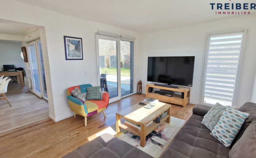 Maison 2009 à Chavannes-sur-l'Étang   4 Chambres, Terrain Privatif, Piscine Chauffée et Garage.