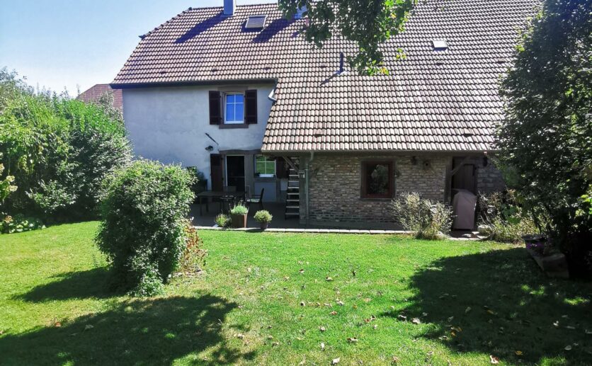 Maison Bessoncourt type ferme entièrement rénovée avec corp de ferme sur 6 ares 55,  garage 3 voitures.