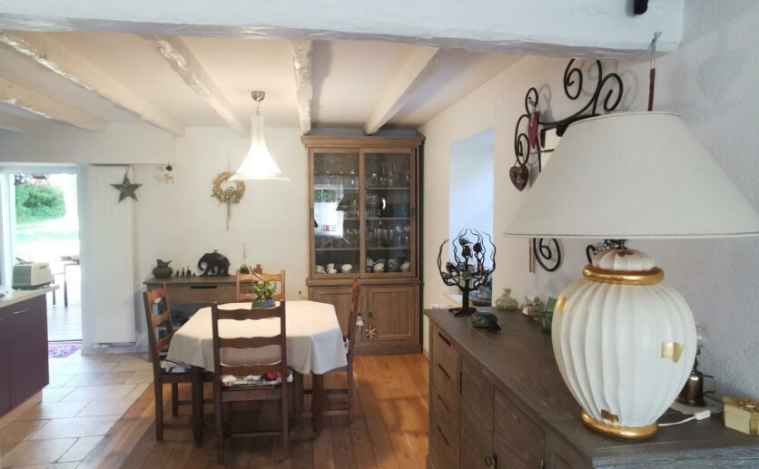 Maison Bessoncourt type ferme entièrement rénovée avec corp de ferme sur 6 ares 55,  garage 3 voitures.