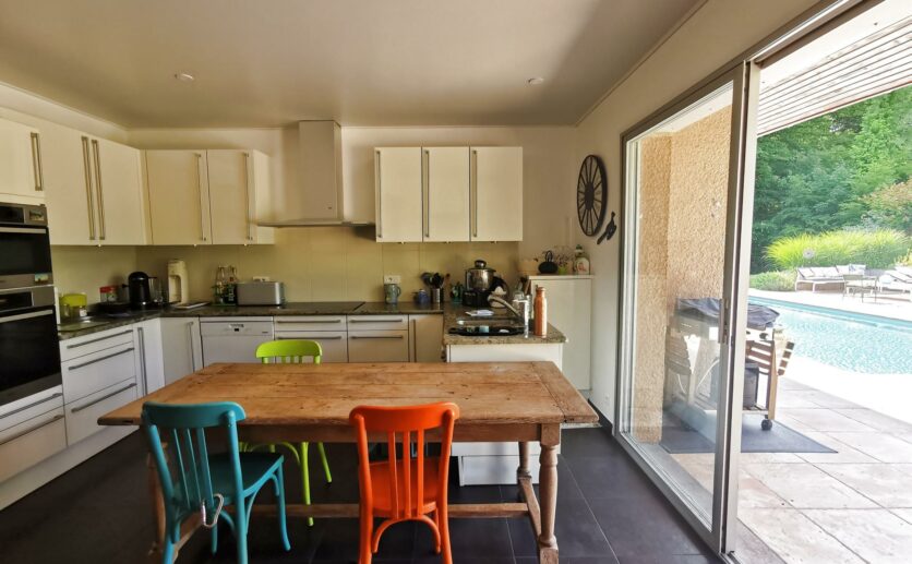 Maison Châlonvillars de plain-pied, Belfort à 5 minutes. villa F6 sur 1345 m2 avec terrasse piscine sous sol g