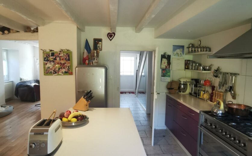 Maison Bessoncourt type ferme entièrement rénovée avec corp de ferme sur 6 ares 55,  garage 3 voitures.