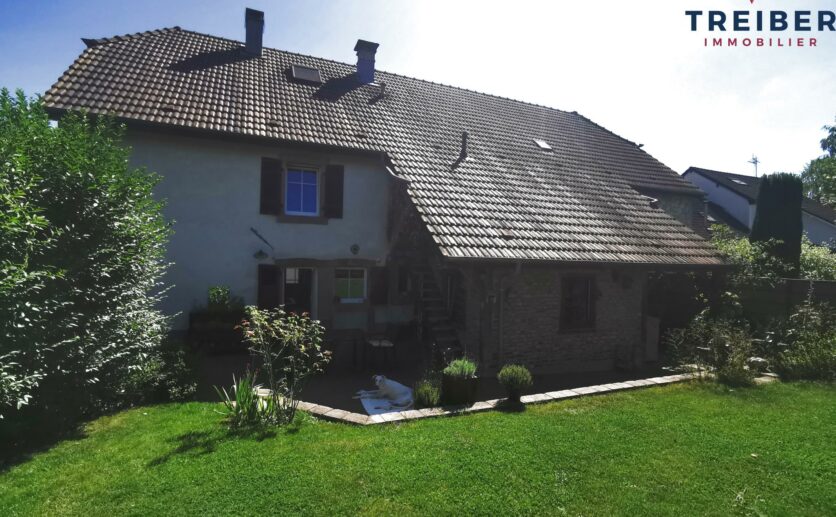 Maison Bessoncourt type ferme entièrement rénovée avec corp de ferme sur 6 ares 55,  garage 3 voitures.