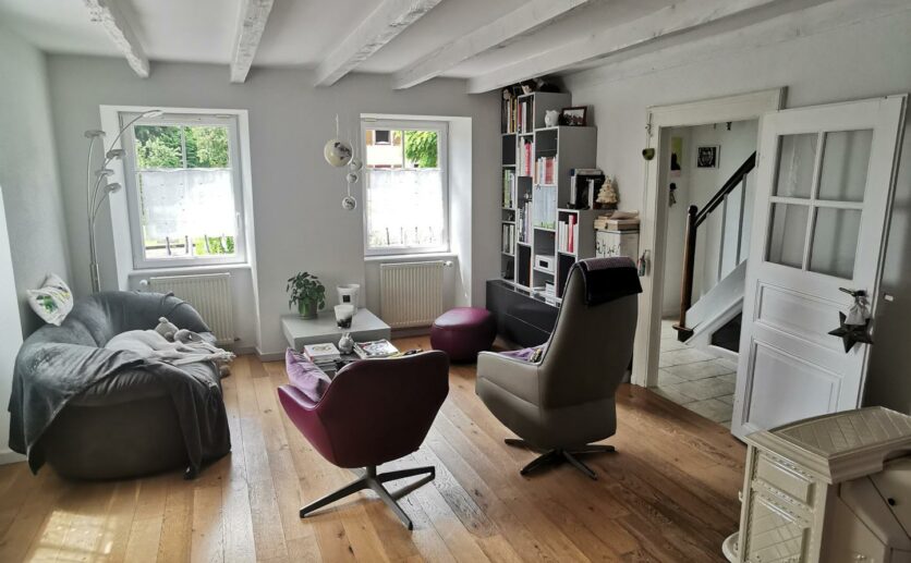 Maison Bessoncourt type ferme entièrement rénovée avec corp de ferme sur 6 ares 55,  garage 3 voitures.