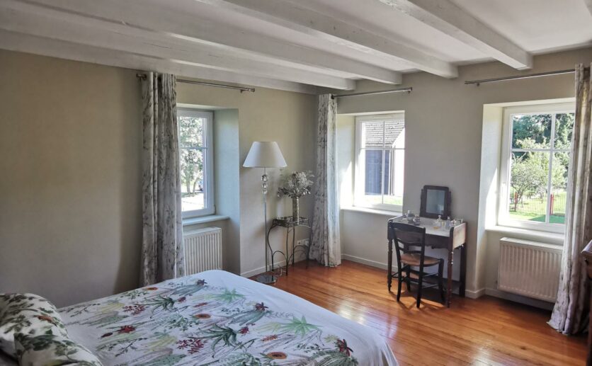 Maison Bessoncourt type ferme entièrement rénovée avec corp de ferme sur 6 ares 55,  garage 3 voitures.
