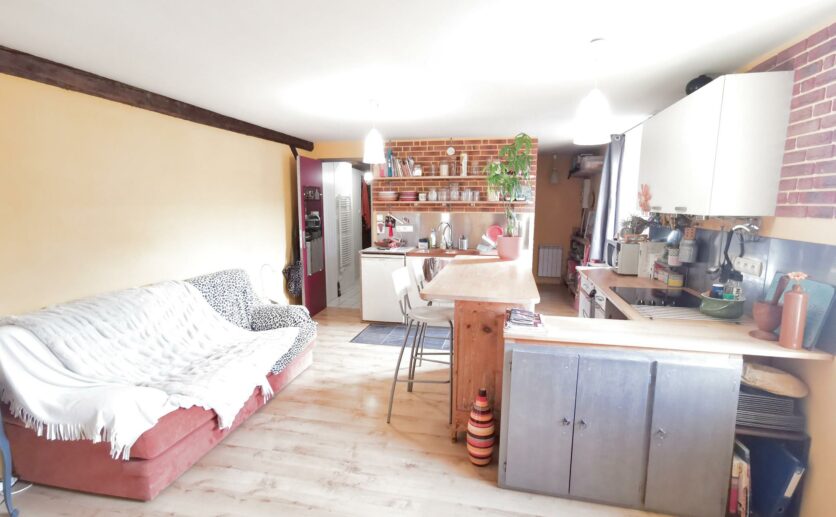 Maison Essert,  type ferme, façade en pierres apparentes de 201m2 avec terrasse,et  garage à vendre à Essert