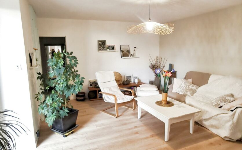 Maison Essert,  type ferme, façade en pierres apparentes de 201m2 avec terrasse,et  garage à vendre à Essert