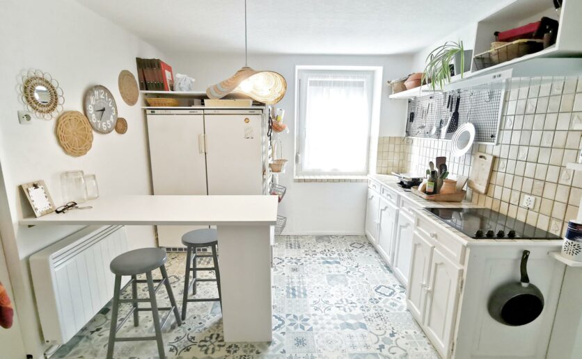Maison Essert,  type ferme, façade en pierres apparentes de 201m2 avec terrasse,et  garage à vendre à Essert