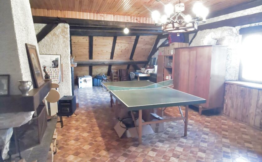 Maison Essert,  type ferme, façade en pierres apparentes de 201m2 avec terrasse,et  garage à vendre à Essert