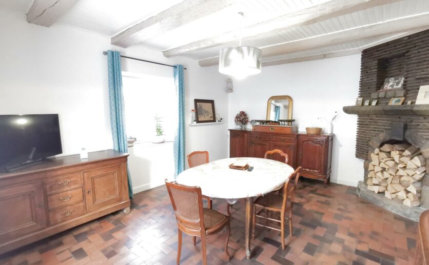 Maison Essert,  type ferme, façade en pierres apparentes de 201m2 avec terrasse,et  garage à vendre à Essert