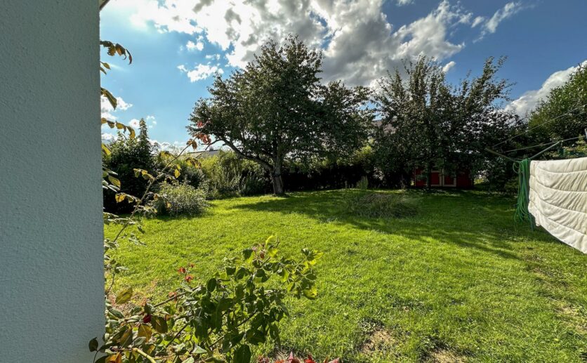 Maison Bourogne, 4 chambres,proche axe autoroutier sur 14 ares de terrain située au calme avec sous sol et gar