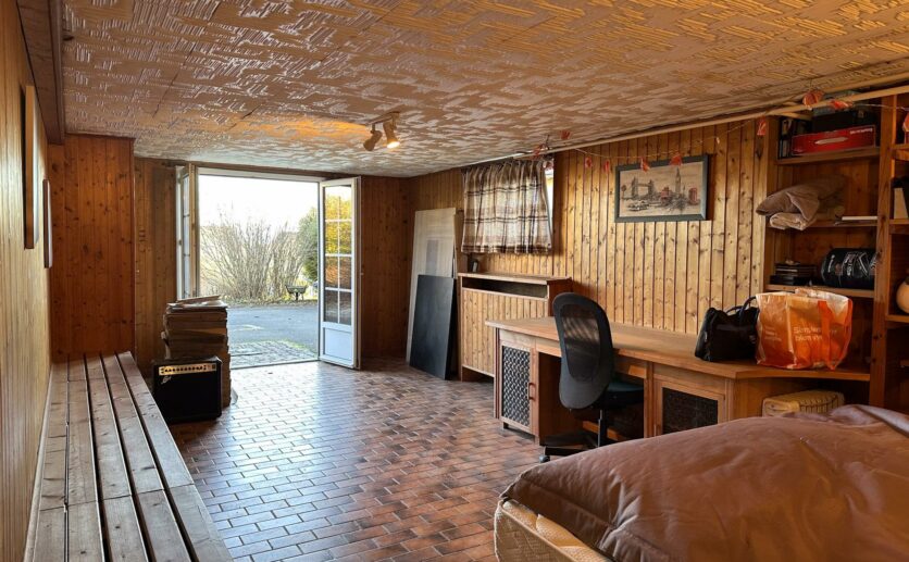 Maison Bourogne, 4 chambres,proche axe autoroutier sur 14 ares de terrain située au calme avec sous sol et gar