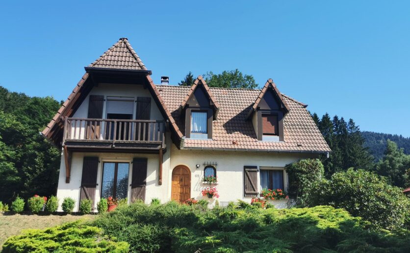 Belfort à 15 minutes, Maison Vescemont (90200)   160 m2 habitables sur 2 483 m2 de terrain sur sous sol et gar