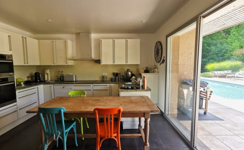 Maison Châlonvillars de plain-pied, Belfort à 5 minutes. villa F6 sur 1345 m2 avec terrasse piscine sous sol g