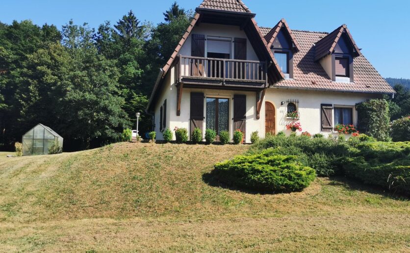 Belfort à 15 minutes, Maison Vescemont (90200)   160 m2 habitables sur 2 483 m2 de terrain sur sous sol et gar