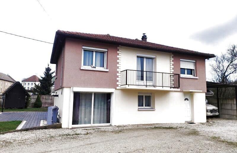 Maison de 137.50 m2 à Ronchamp au calme avec garage et terrain privatif