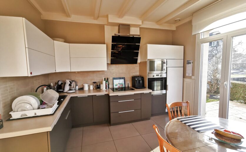 Maison Belfort à 15 minutes en exclusivité :  sur 860 m2 de terrain. Terrasse, piscine, sous sol avec garages.