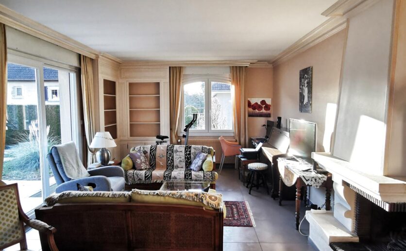 Maison Belfort à 15 minutes en exclusivité :  sur 860 m2 de terrain. Terrasse, piscine, sous sol avec garages.